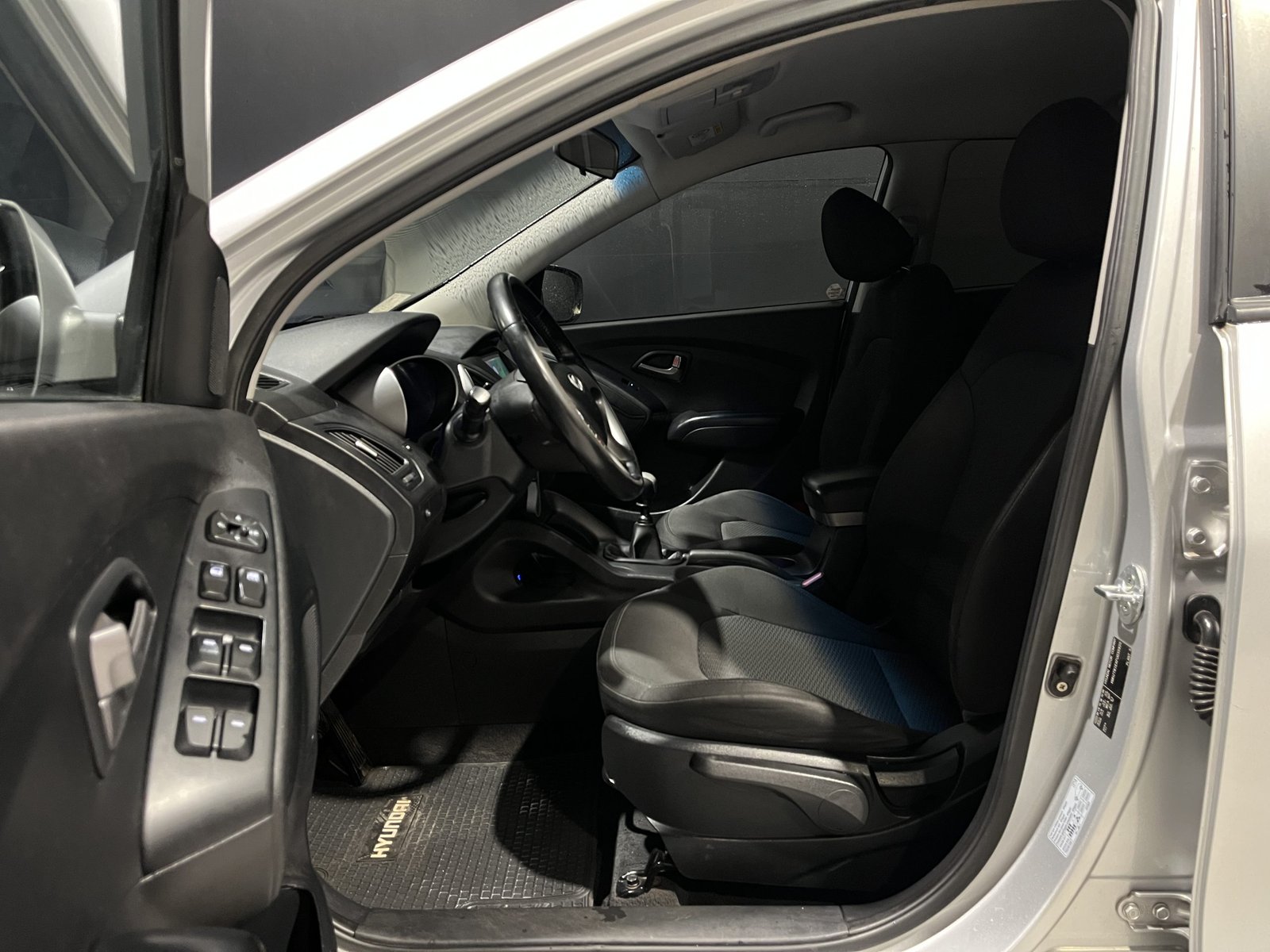 Hyundai TUCSON GL 2.0 MT 2015 - Imagen 9 de 18