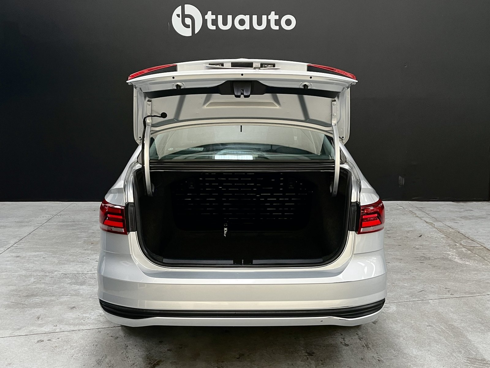 VOLKSWAGEN VIRTUS 1.6 TRENDLINE MT 2023 - Imagen 13 de 20