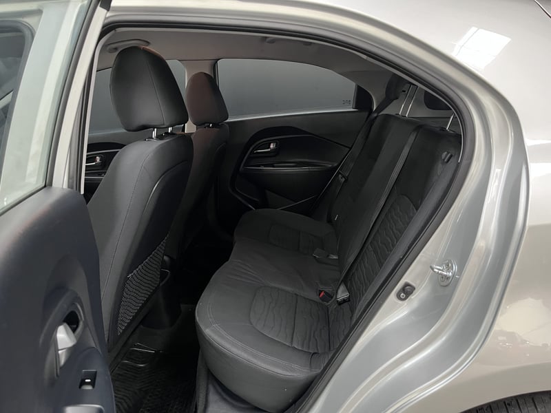 Kia RIO5 UB EX 1.4 MT 2013 - Imagen 10 de 17