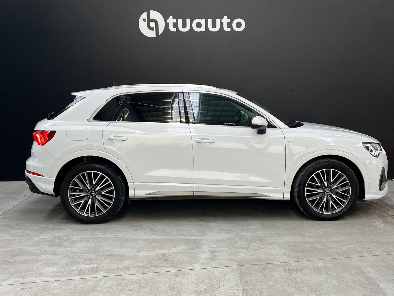 Audi Q3 35 TFSI 1.4 AUT S LINE 2023 - Foto 4 de 18