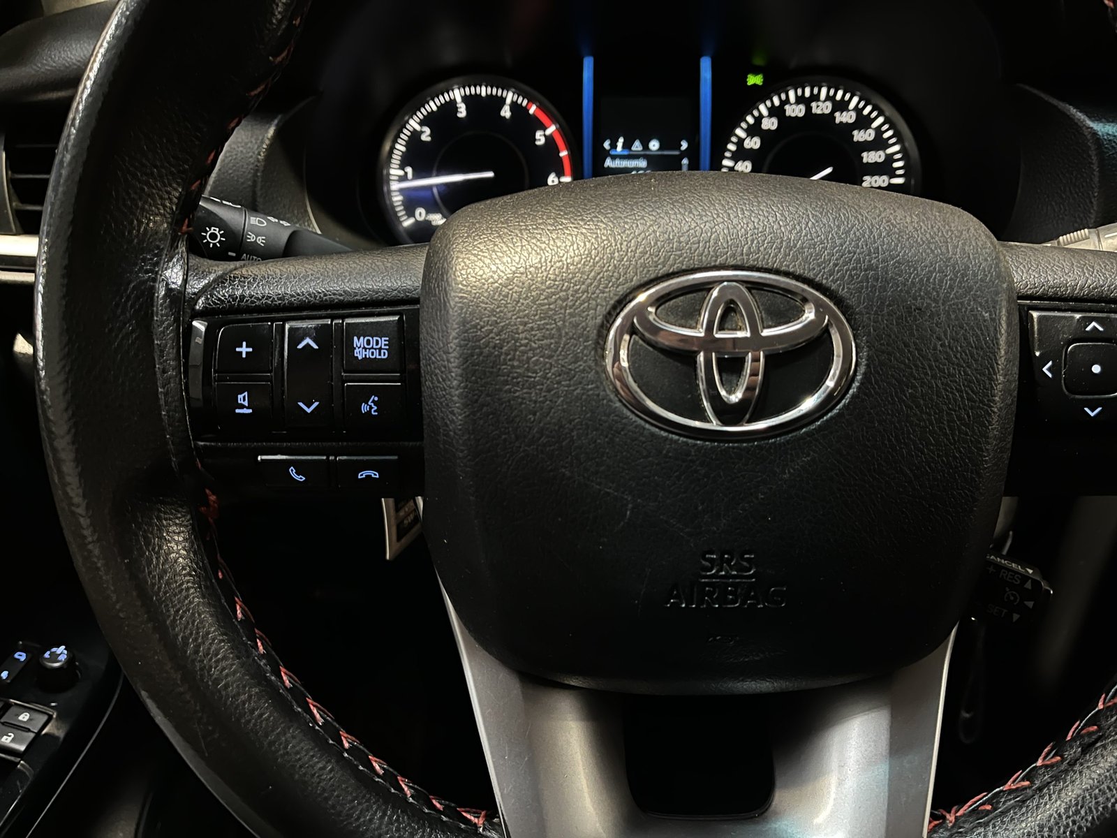 Toyota FORTUNER SR5 4X4 MT 2.8 2022 - Imagen 11 de 20