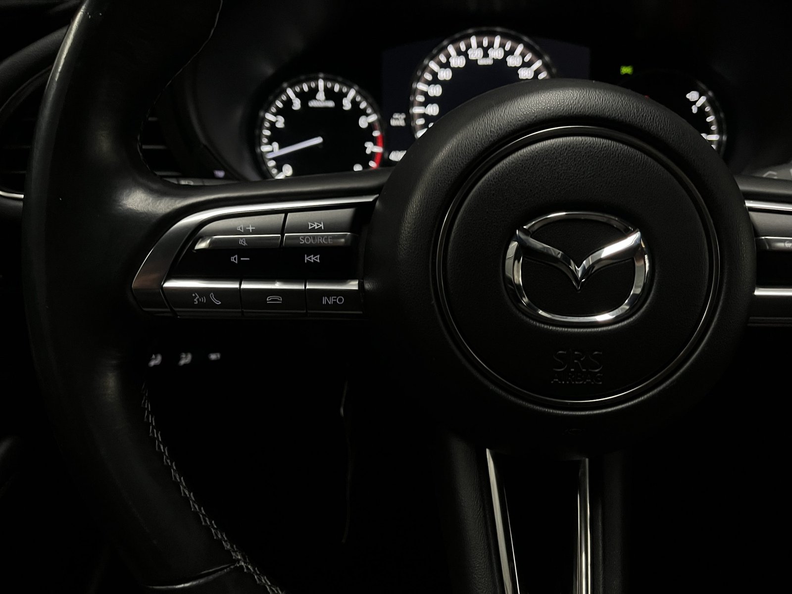 Mazda 3 HB 4X2 2.5 AUT 2023 - Imagen 12 de 17