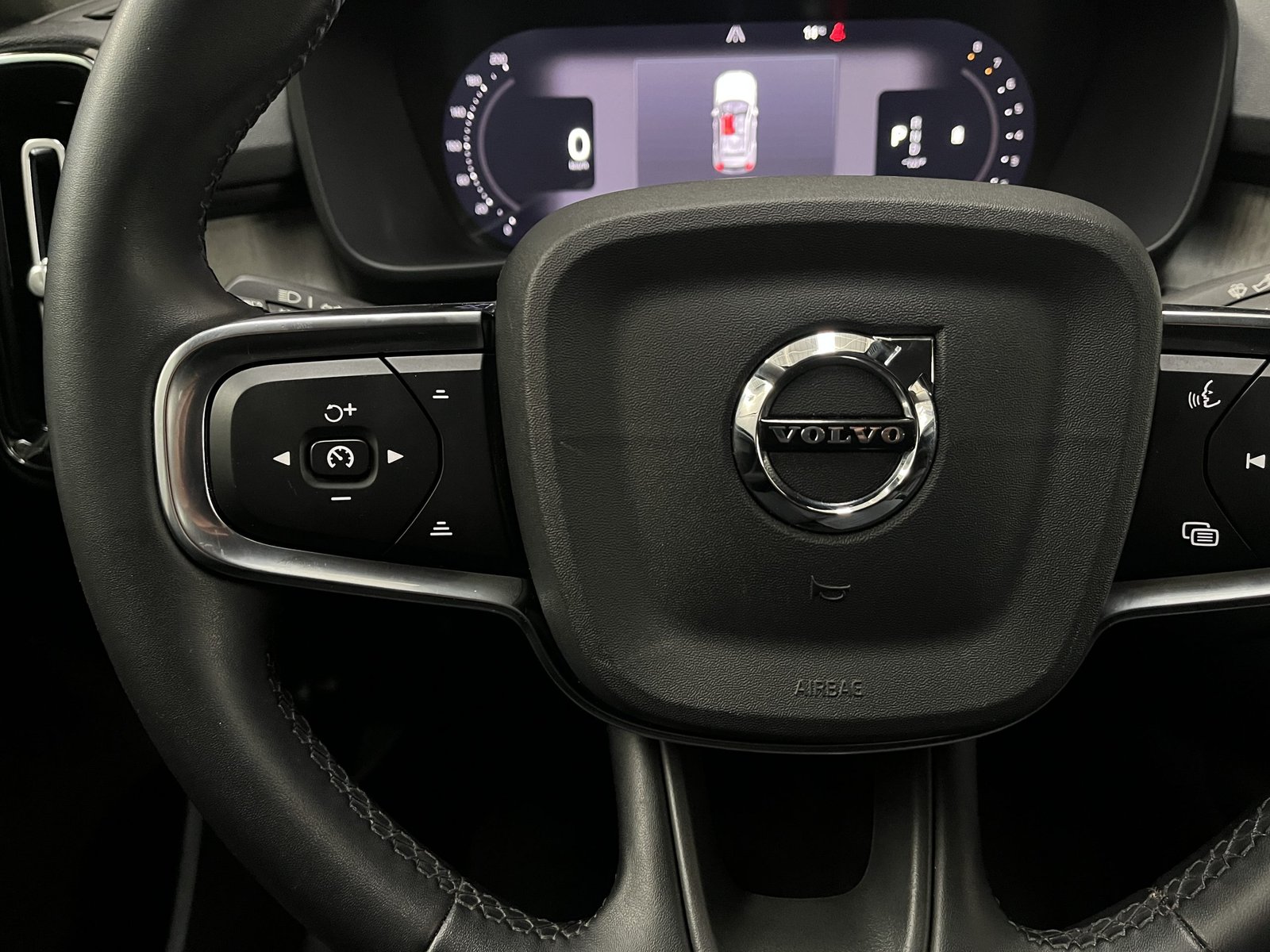 Volvo XC40 B4 PLUS 2.0 AUT 2024 - Imagen 13 de 17