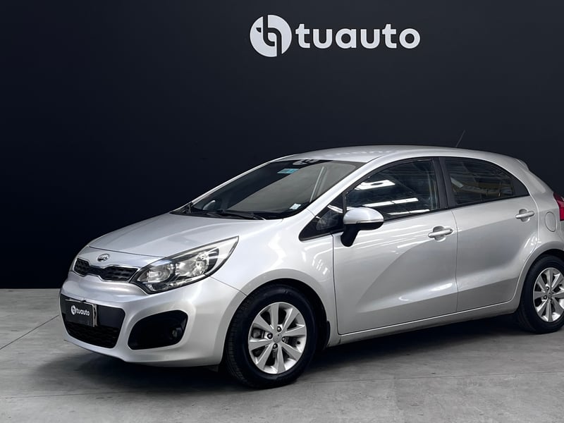 Kia RIO5 UB EX 1.4 MT 2013 - Imagen 8 de 17