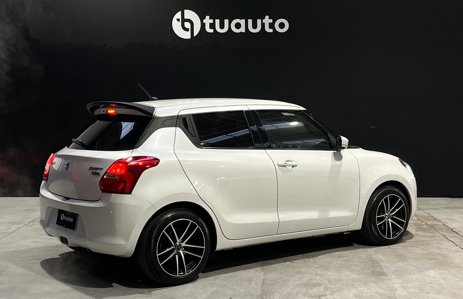 Suzuki SWIFT GLX HB 1.0 2018 - Foto 4 de 19