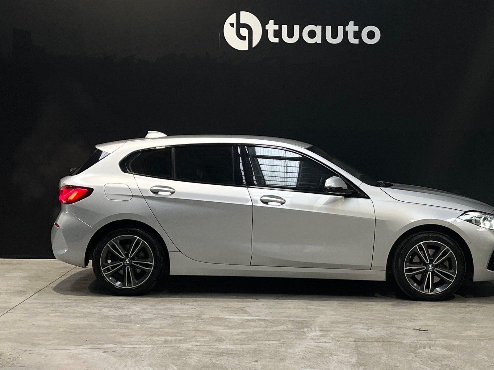 BMW 118I HATCHBACK 1.5 AUT 2022 - Foto 3 de 19