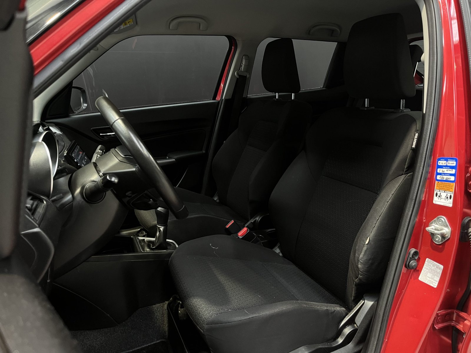 Suzuki SWIFT DIT HB 1.0 MT 2023 - Imagen 9 de 18