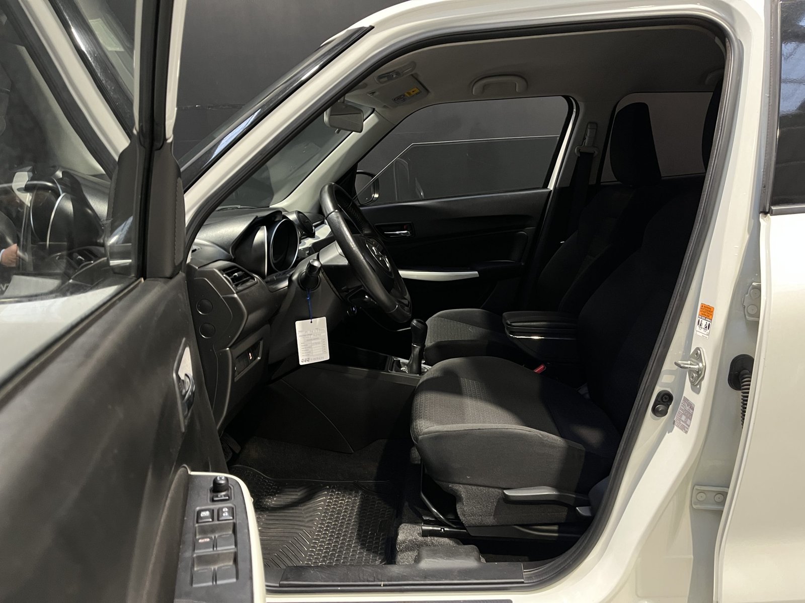 Suzuki SWIFT GLX HB 1.0 2018 - Imagen 9 de 19