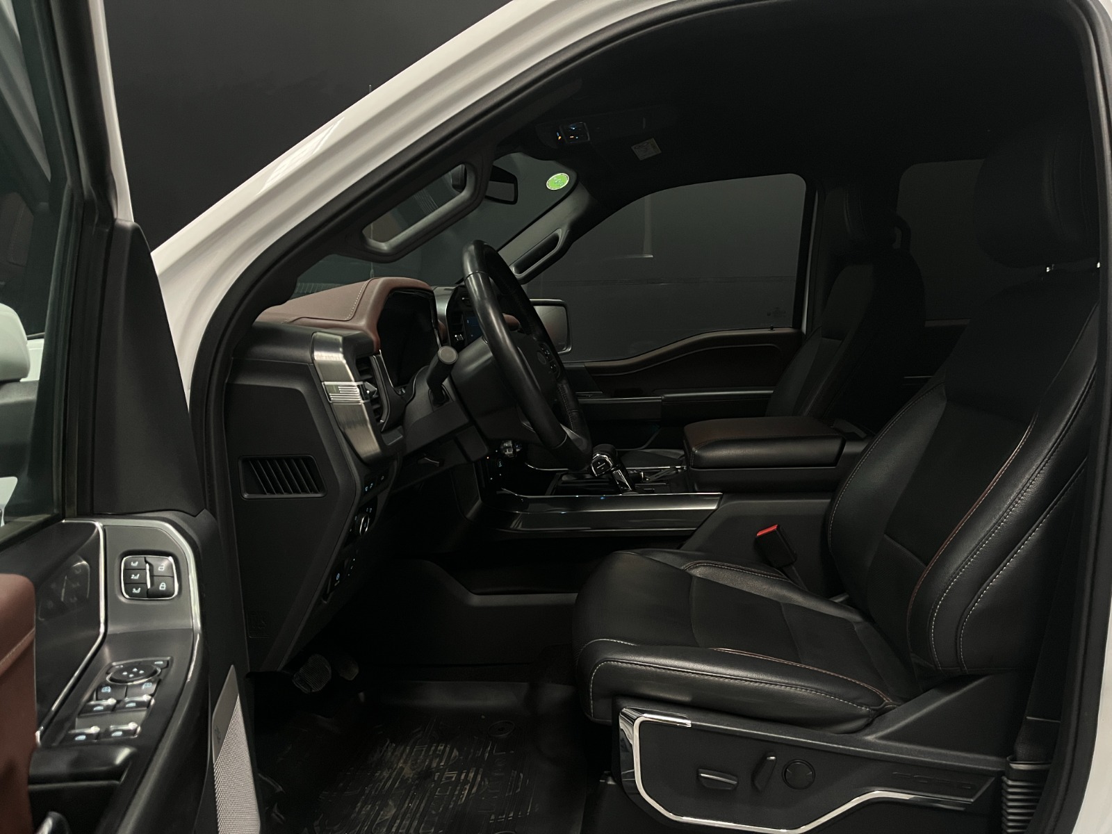 Ford F-150 LARIAT SPORT 4X4 5.0L AUT 2024 - Imagen 10 de 19