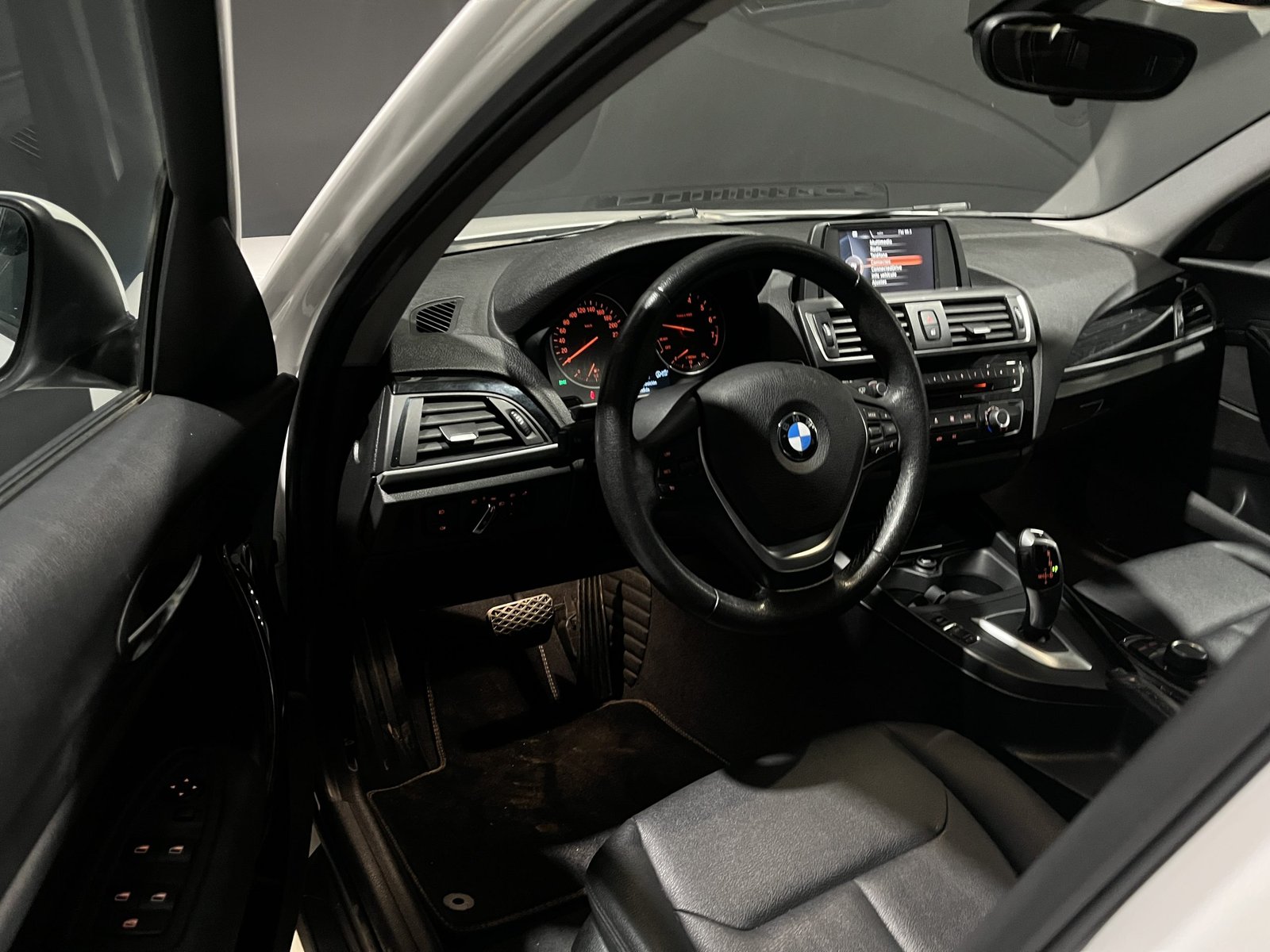 BMW 118 I LCI 1.5 AUT 2017 - Imagen 11 de 19