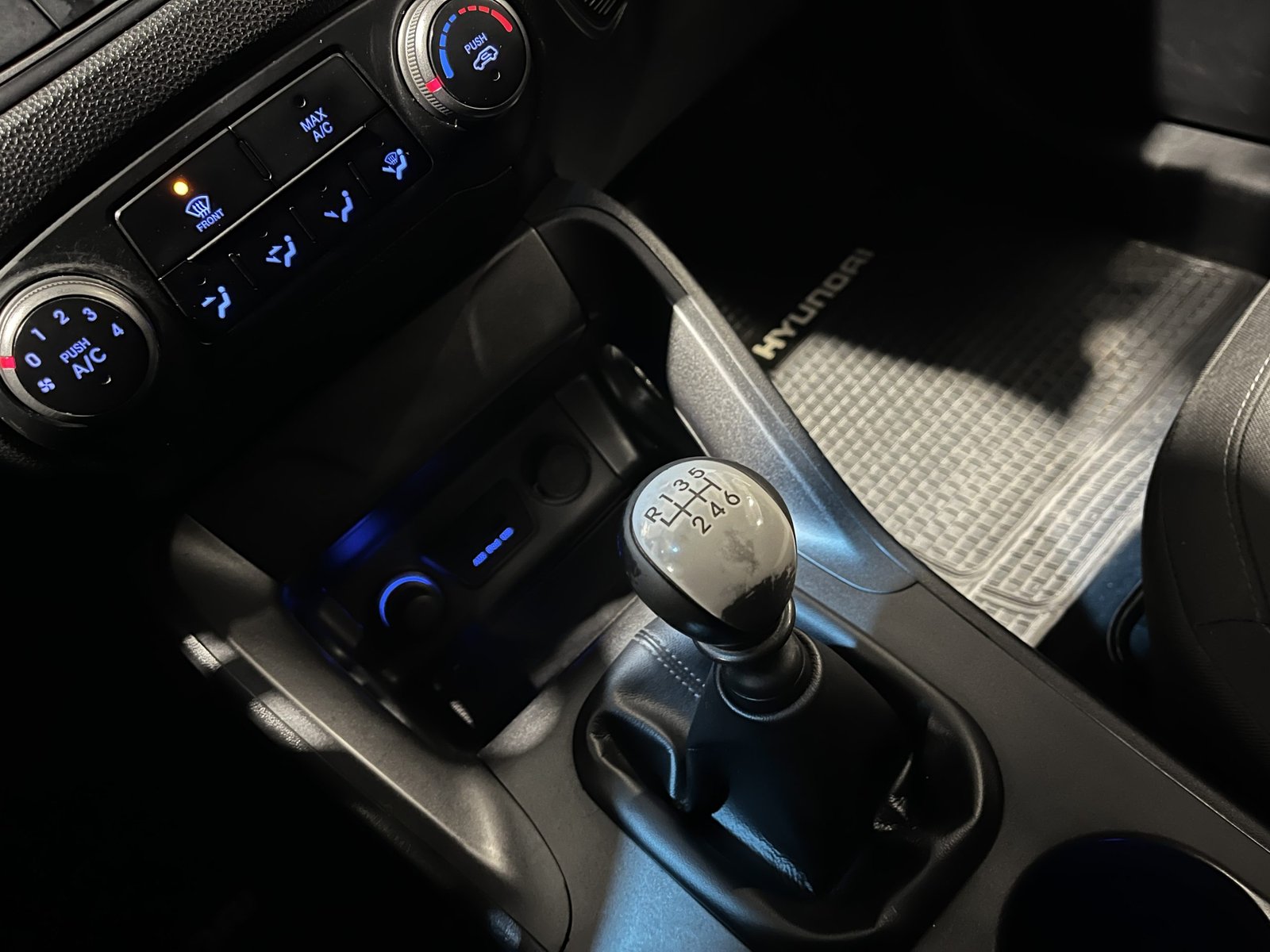Hyundai TUCSON GL 2.0 MT 2015 - Imagen 18 de 18