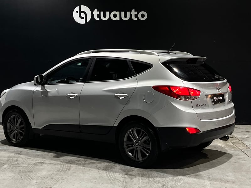 Hyundai TUCSON GL 2.0 MT 2015 - Imagen 6 de 18