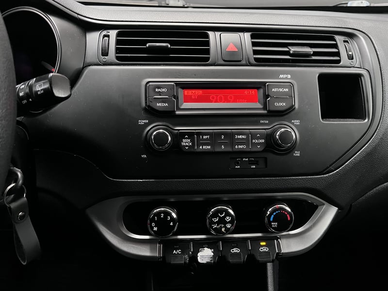Kia RIO5 UB EX 1.4 MT 2013 - Imagen 16 de 17