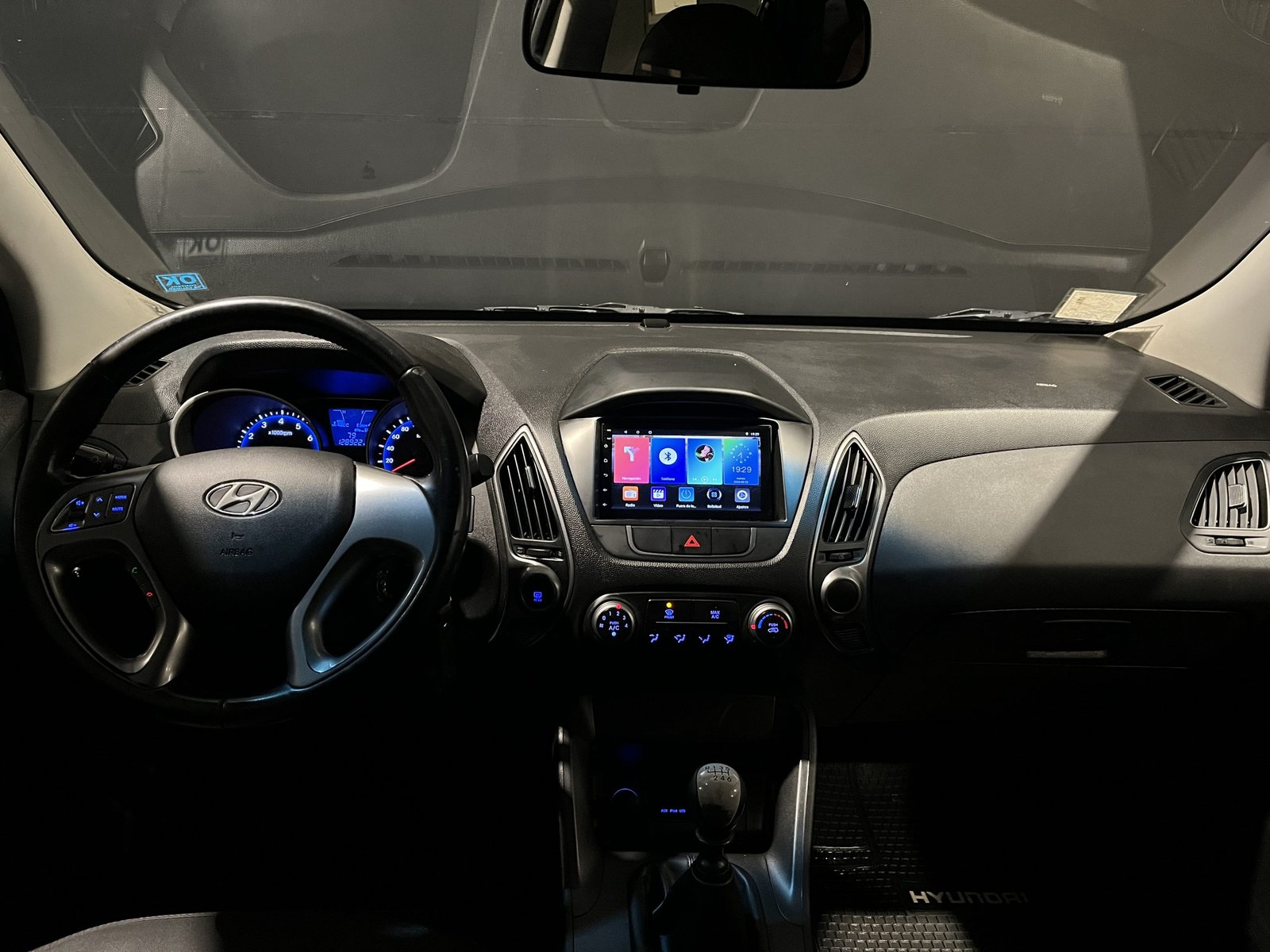Hyundai TUCSON GL 2.0 MT 2015 - Imagen 13 de 18