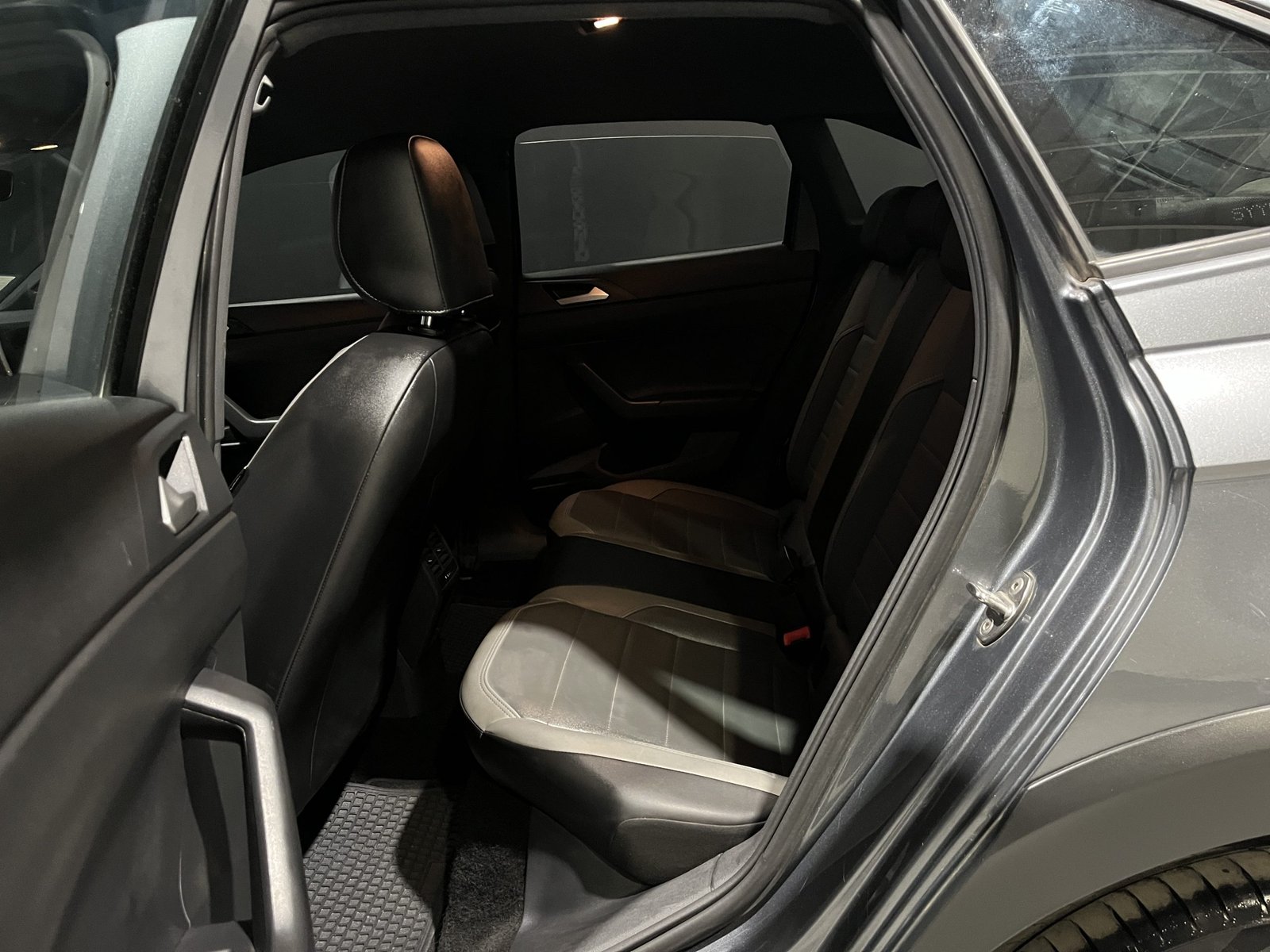 VOLKSWAGEN NIVUS TSI 1.0 AUT HIGHLINE 2023 - Imagen 17 de 18