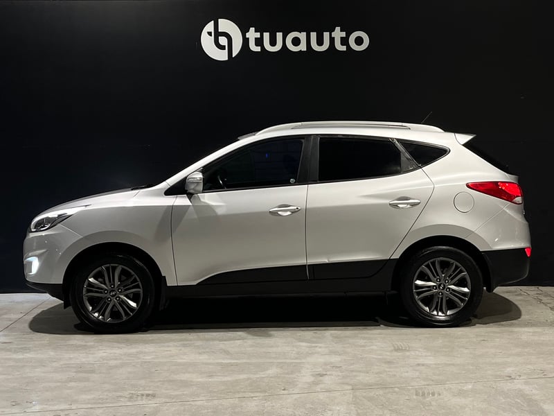 Hyundai TUCSON GL 2.0 MT 2015 - Imagen 7 de 18
