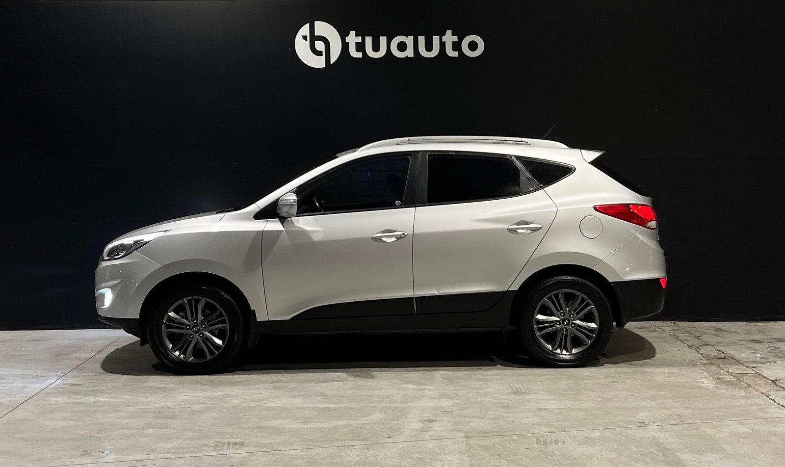 Hyundai TUCSON GL 2.0 MT 2015 - Imagen 7 de 18