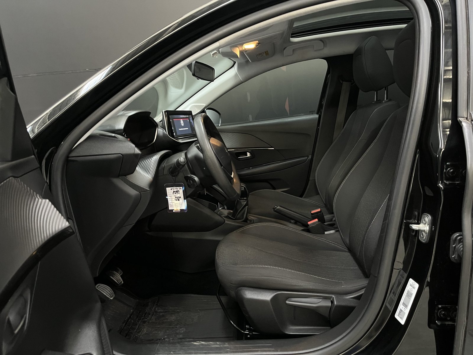 Peugeot 208 STYLE 1.2 MT 2023 - Imagen 9 de 19