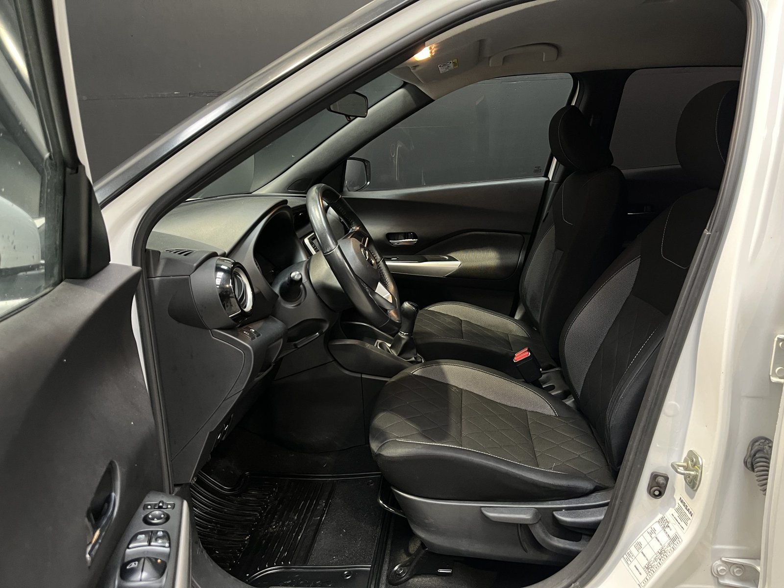 Nissan KICKS ADVANCE 1.6 MT 2021 - Imagen 13 de 20