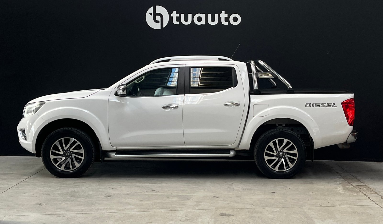 Nissan NP300 DCAB LE 4X4 2.3 AUT 2017 - Imagen 7 de 18