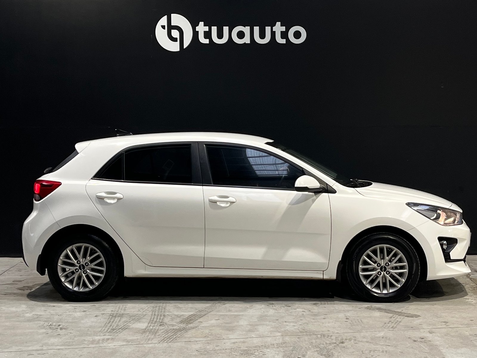 Kia RIO 5 1.4 LX MT 2022 - Foto 3 de 19