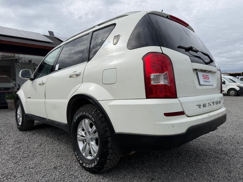 SsangYong REXTON 4X2 MT6 2.0 HDI Ssangyong Rexton 2015 - Imagen 7 de 9