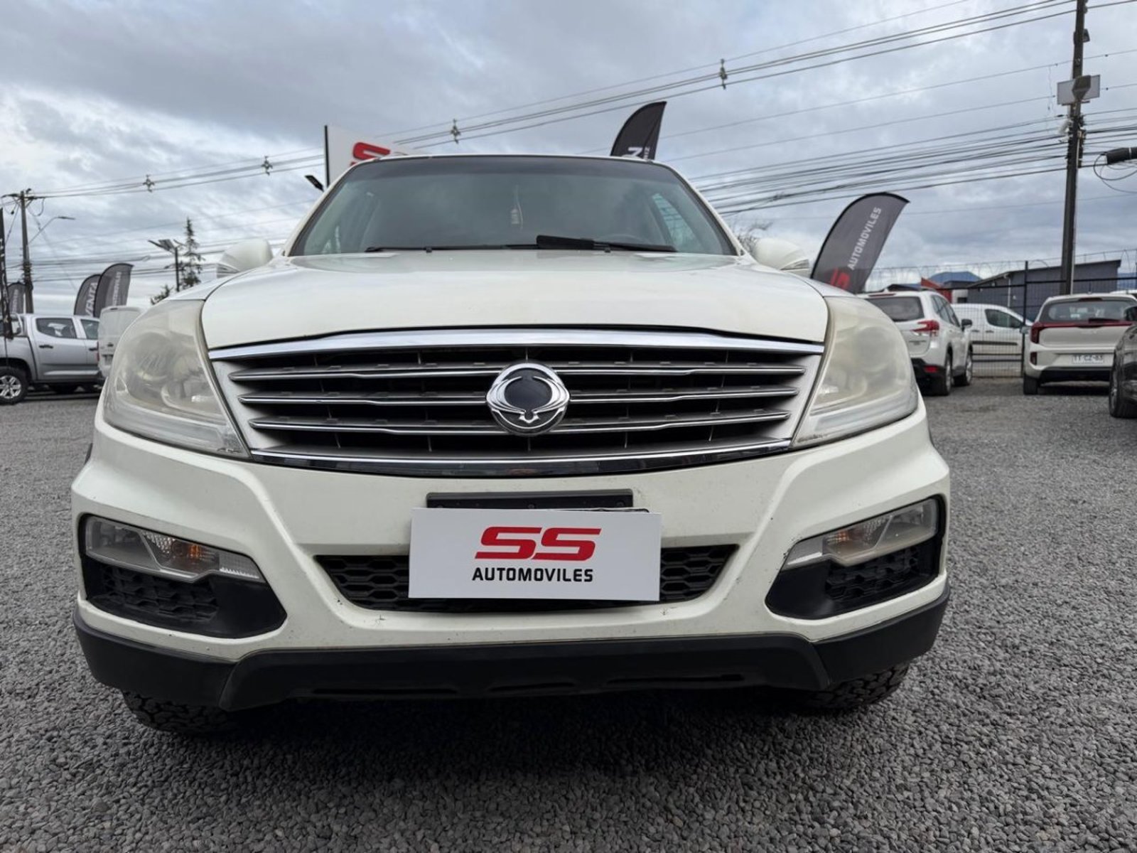 SsangYong REXTON 4X2 MT6 2.0 HDI Ssangyong Rexton 2015 - Foto 2 de 9