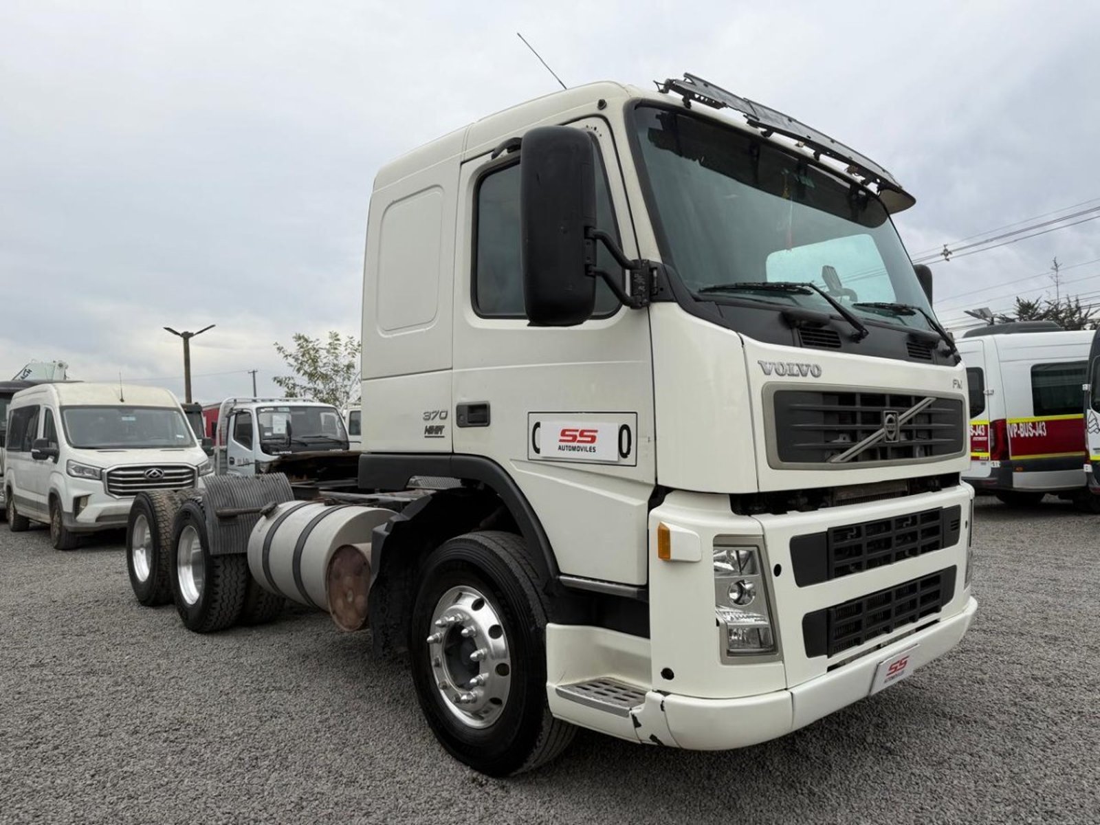 VOLVO F M 11 6X2 AT Volvo FM370 2011 - Foto 3 de 10
