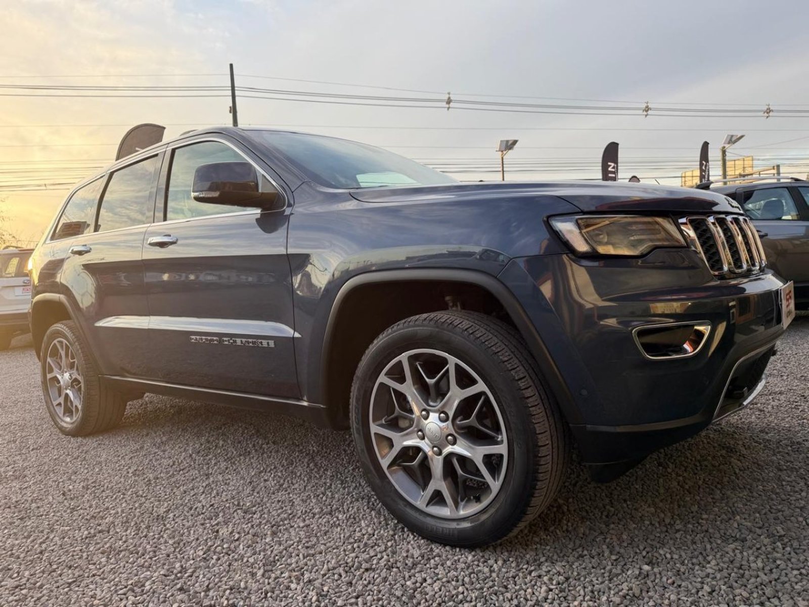 Jeep GRAND CHEROKEE LIMITED 3.6 4X4 AT8 Jeep Grand Cherokee 2022 - Foto 4 de 10