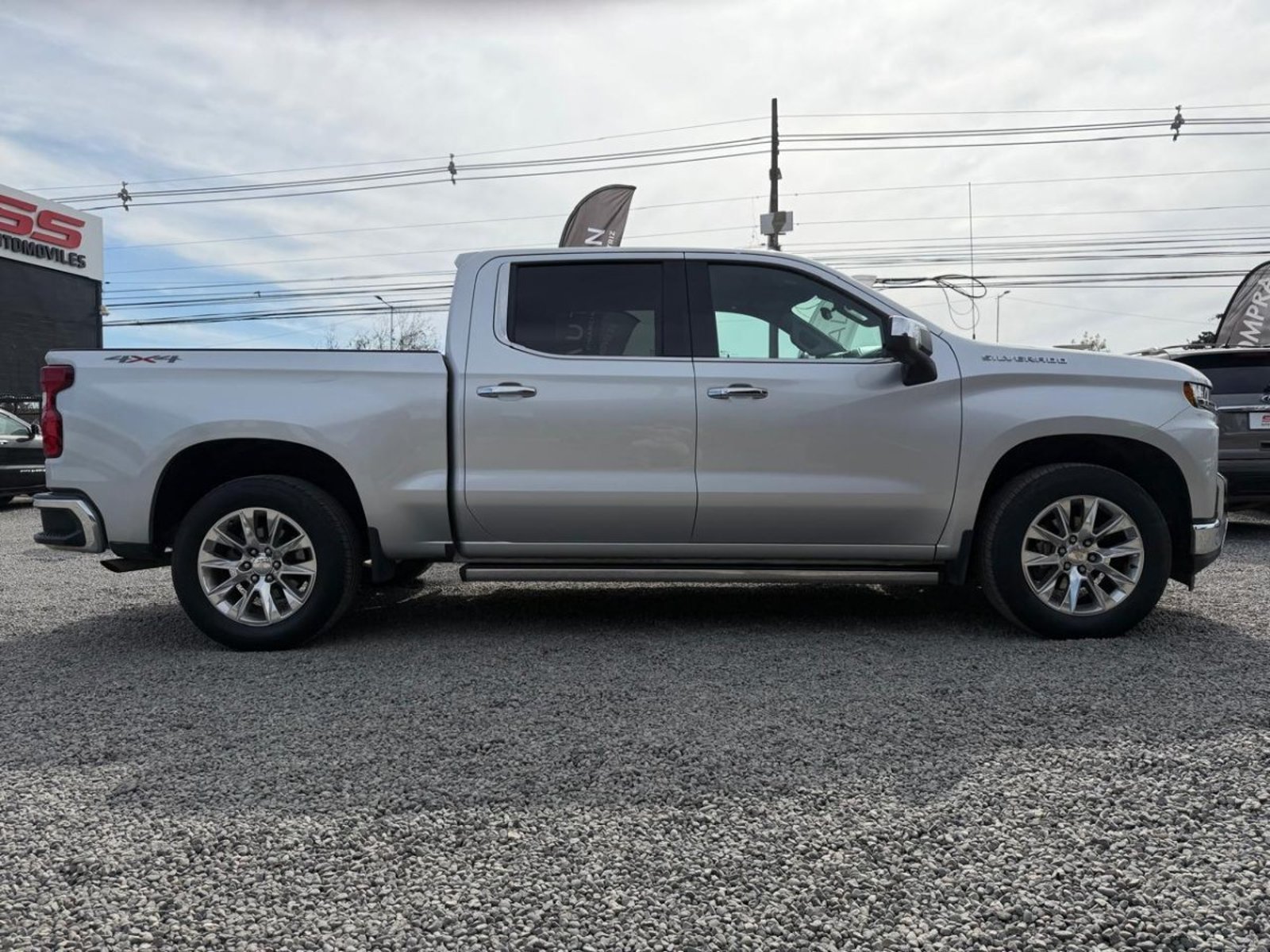 Chevrolet SILVERADO LTZ 5.3L 4X4 AT8 Chevrolet Silverado 2021 - Foto 5 de 10