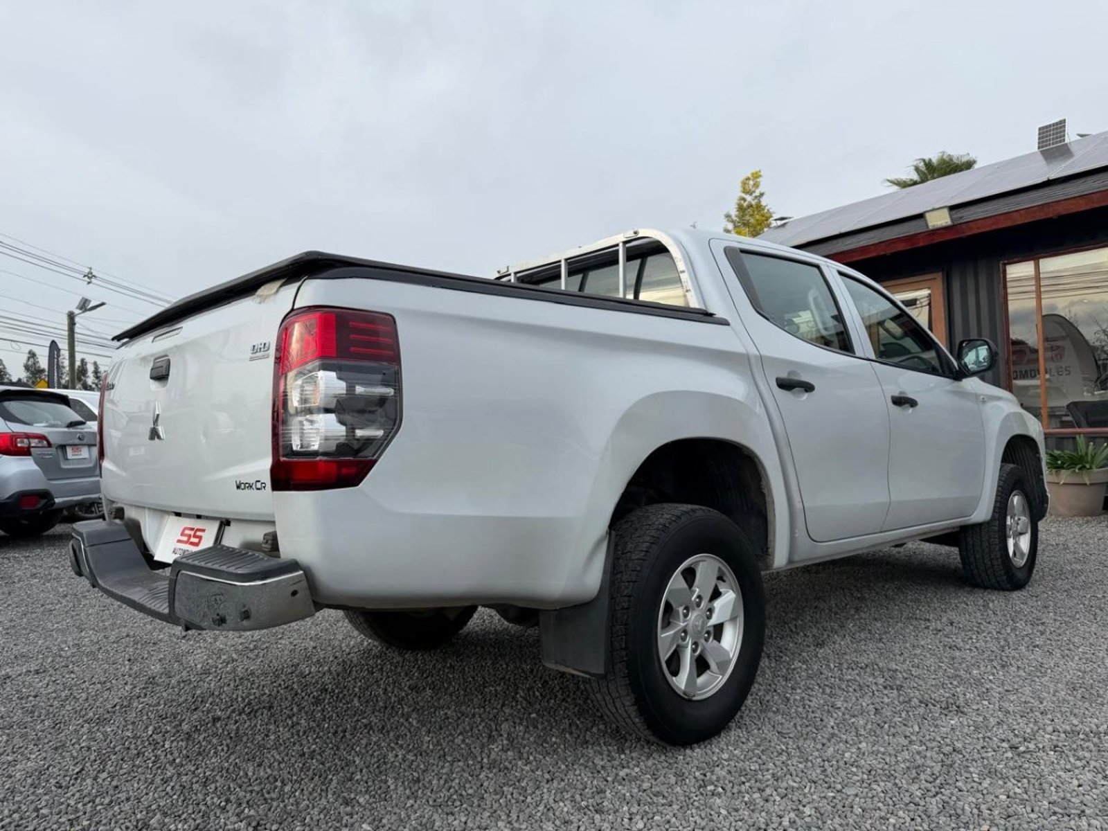 Mitsubishi L200 4X2 2.4 MT6 WORK MItsubishi L200 2021 - Imagen 6 de 10