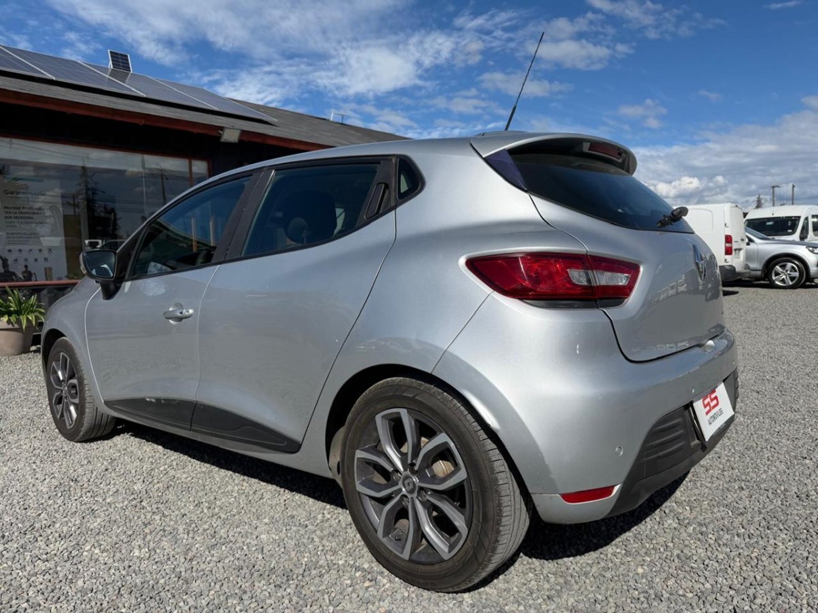 Renault CLIO IV 1.2 HB MT5 Renault Clio 2017 - Imagen 9 de 10
