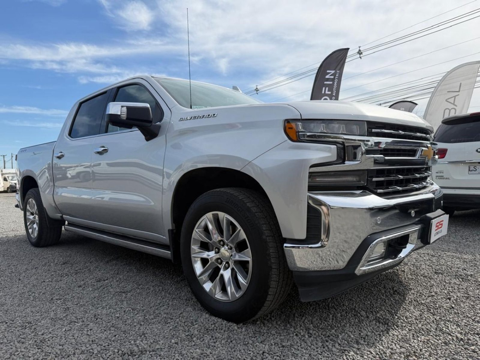Chevrolet SILVERADO LTZ 5.3L 4X4 AT8 Chevrolet Silverado 2021 - Foto 4 de 10