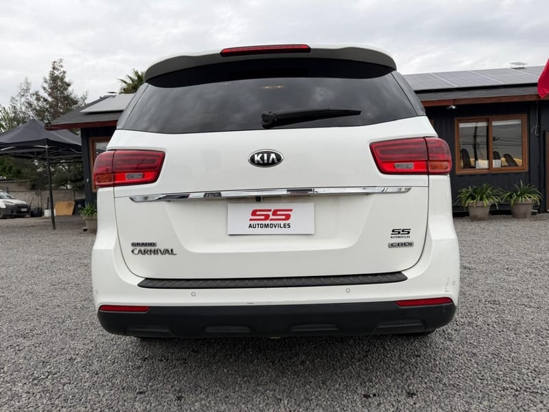 Kia GRAND CARNIVAL 2.2 AT8 Kia Grand Carnival 2020 - Imagen 8 de 10
