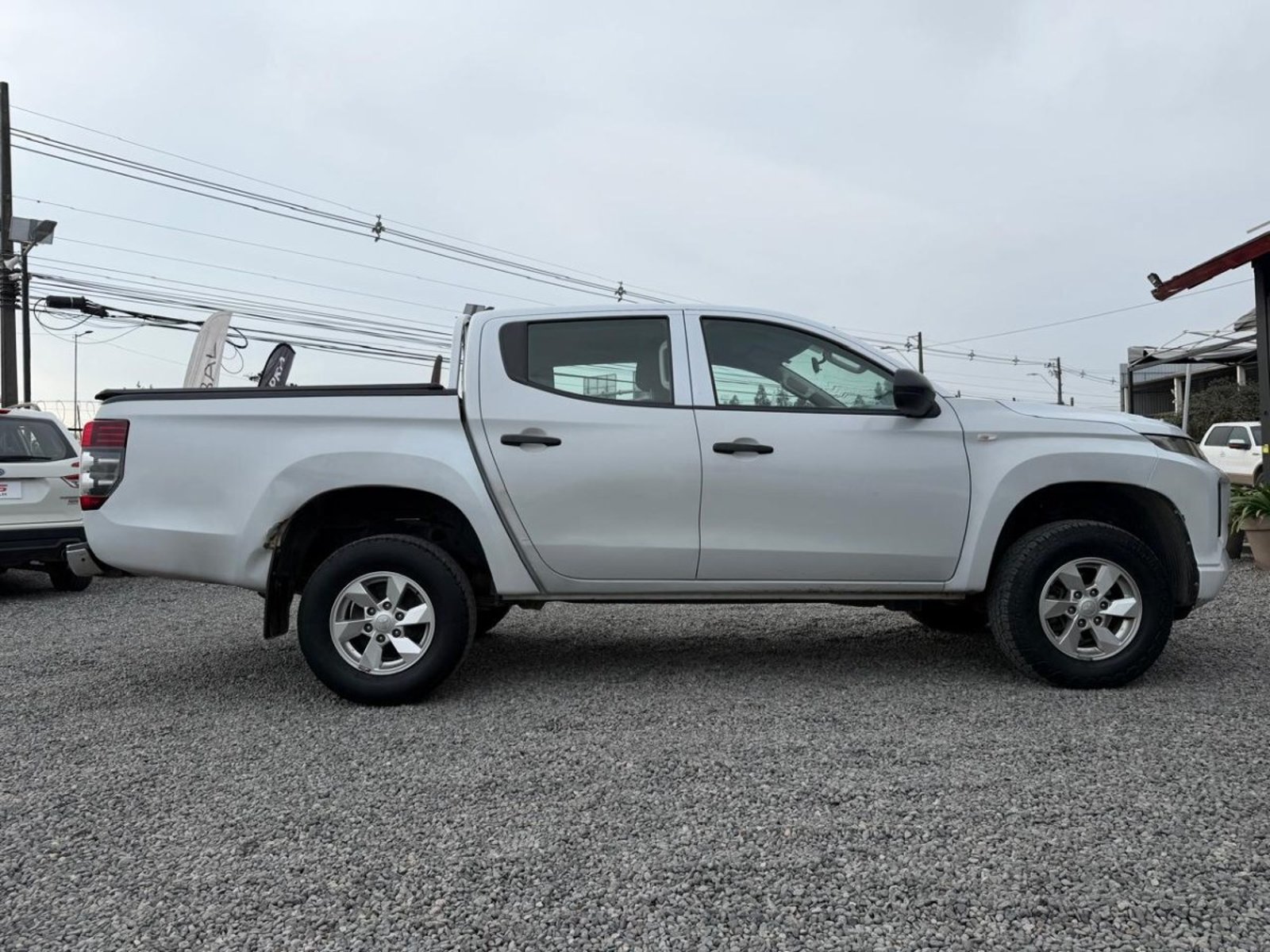 Mitsubishi L200 4X2 2.4 MT6 WORK MItsubishi L200 2021 - Foto 5 de 10
