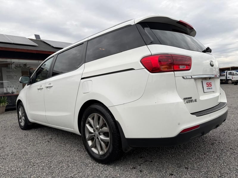 Kia GRAND CARNIVAL 2.2 AT8 Kia Grand Carnival 2020 - Imagen 9 de 10