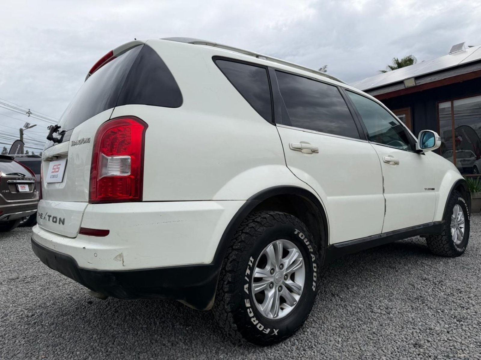 SsangYong REXTON 4X2 MT6 2.0 HDI Ssangyong Rexton 2015 - Foto 5 de 9