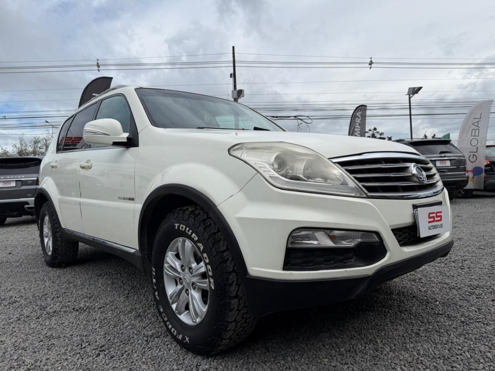 SsangYong REXTON 4X2 MT6 2.0 HDI Ssangyong Rexton 2015 - Foto 3 de 9