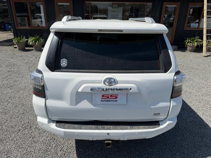 Toyota 4 RUNNER SR5 4X4 AT Toyota 4 Runner 2014 - Imagen 8 de 10
