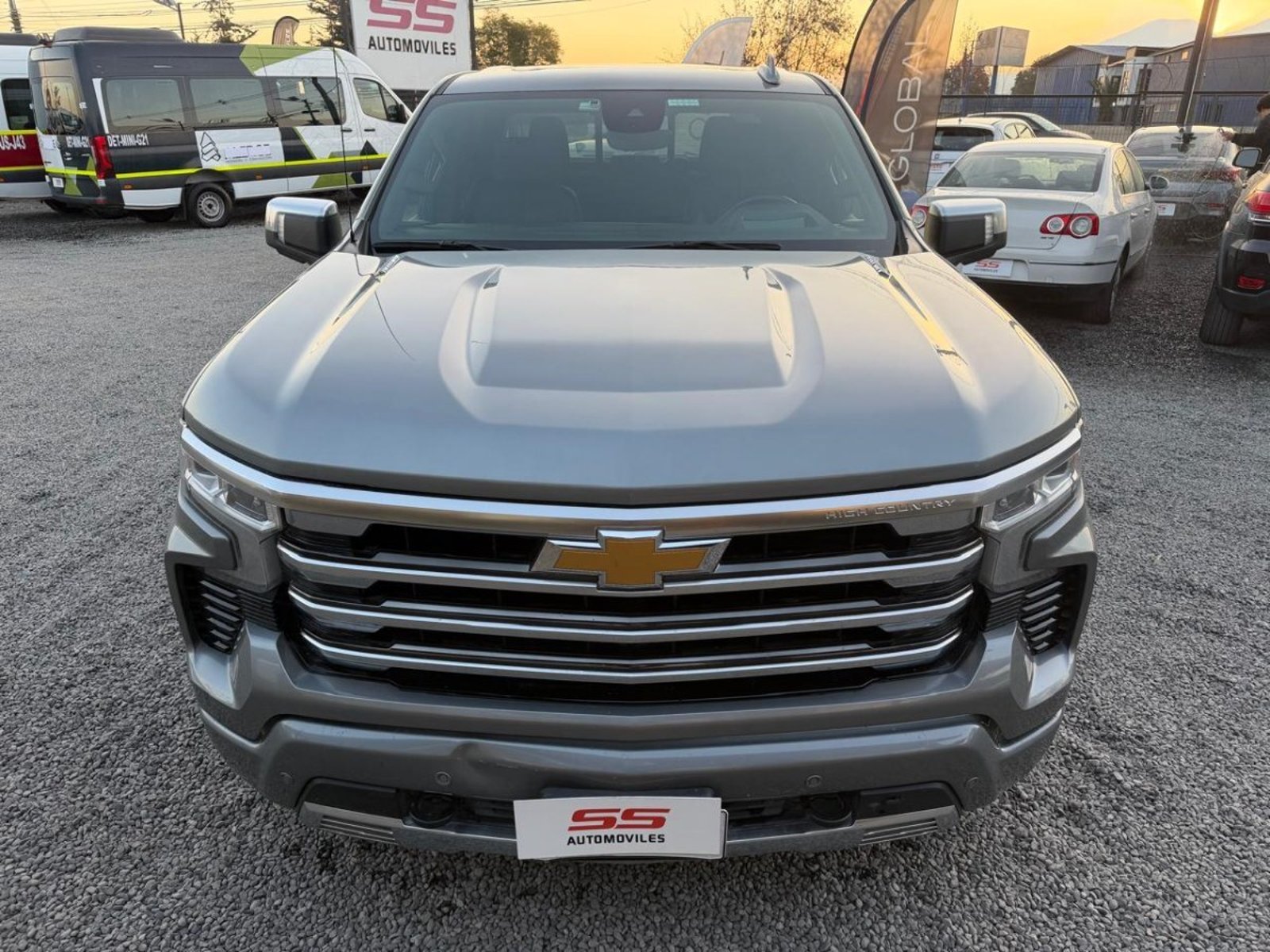 CHEVROLET SILVERADO 3.0 TDI 4X4 AT HIGH C Chevrolet Silverado 2024 - Foto 3 de 10
