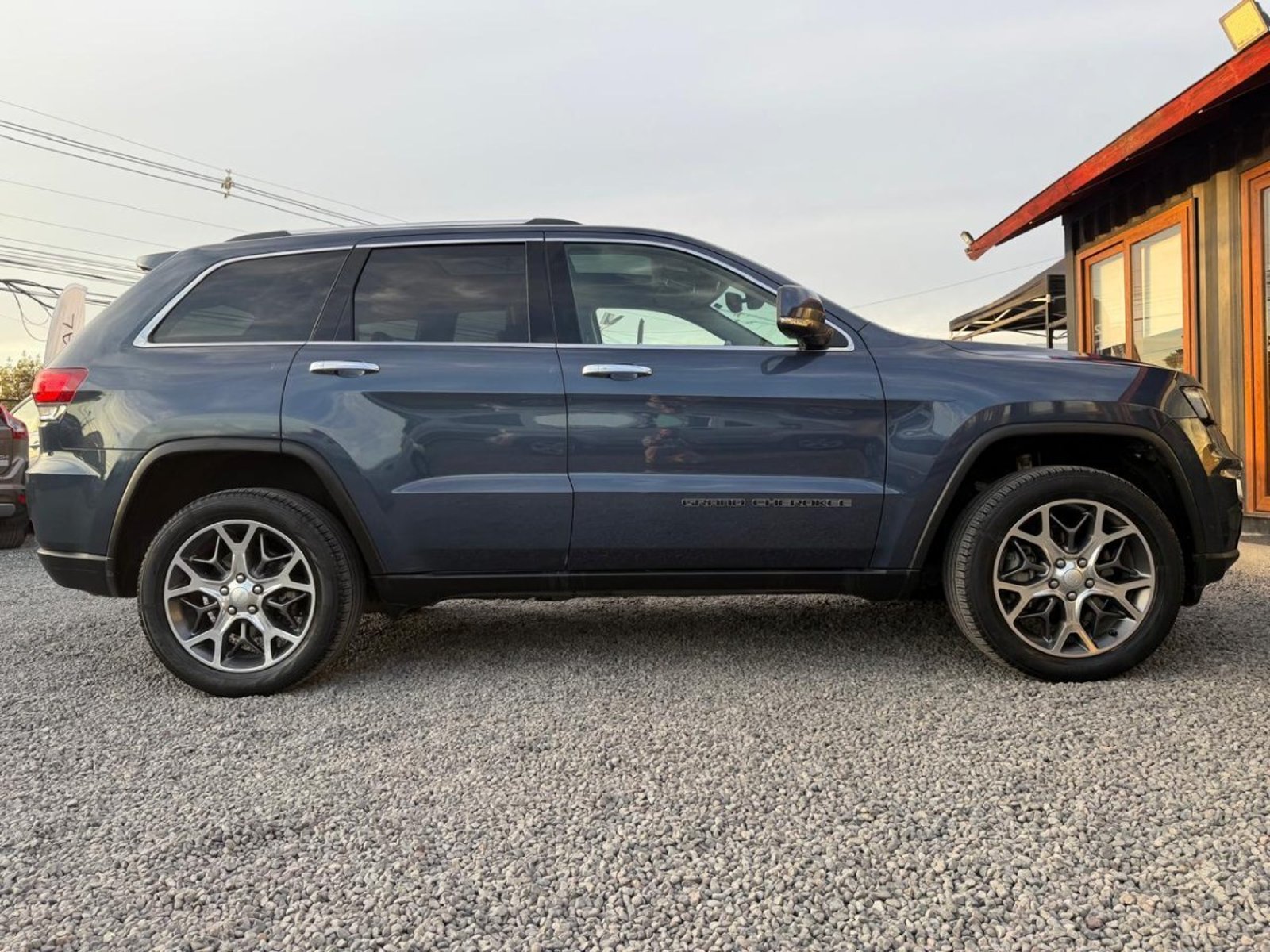 Jeep GRAND CHEROKEE LIMITED 3.6 4X4 AT8 Jeep Grand Cherokee 2022 - Foto 5 de 10