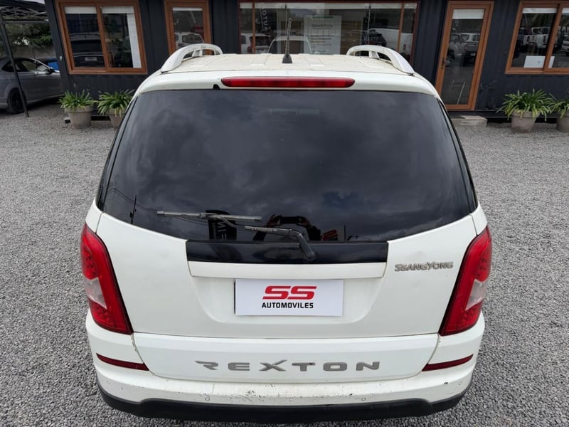 SsangYong REXTON 4X2 MT6 2.0 HDI Ssangyong Rexton 2015 - Imagen 6 de 9