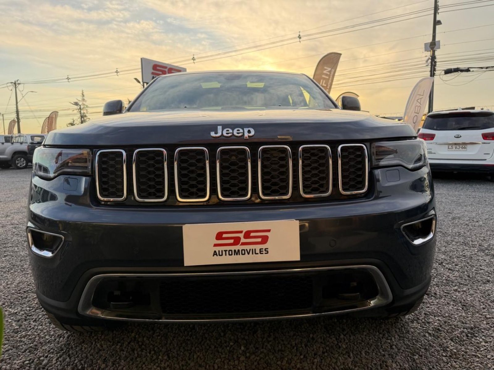 Jeep GRAND CHEROKEE LIMITED 3.6 4X4 AT8 Jeep Grand Cherokee 2022 - Foto 2 de 10