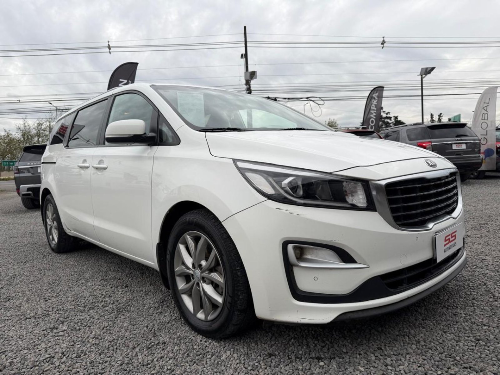 Kia GRAND CARNIVAL 2.2 AT8 Kia Grand Carnival 2020 - Foto 4 de 10