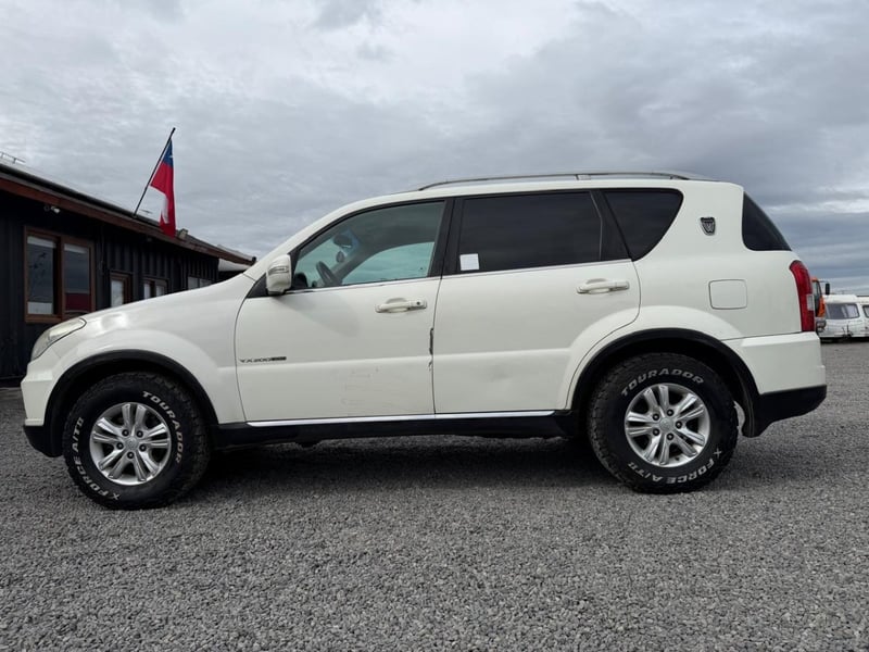 SsangYong REXTON 4X2 MT6 2.0 HDI Ssangyong Rexton 2015 - Imagen 8 de 9