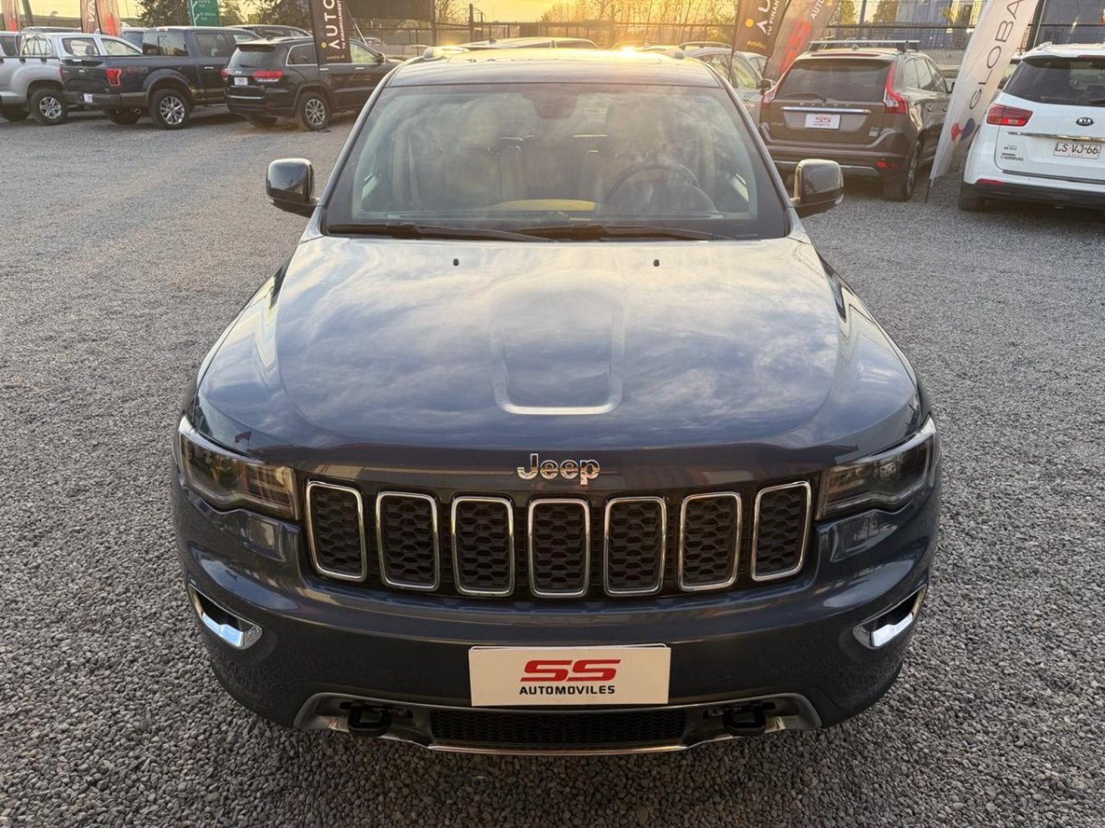 Jeep GRAND CHEROKEE LIMITED 3.6 4X4 AT8 Jeep Grand Cherokee 2022 - Foto 3 de 10