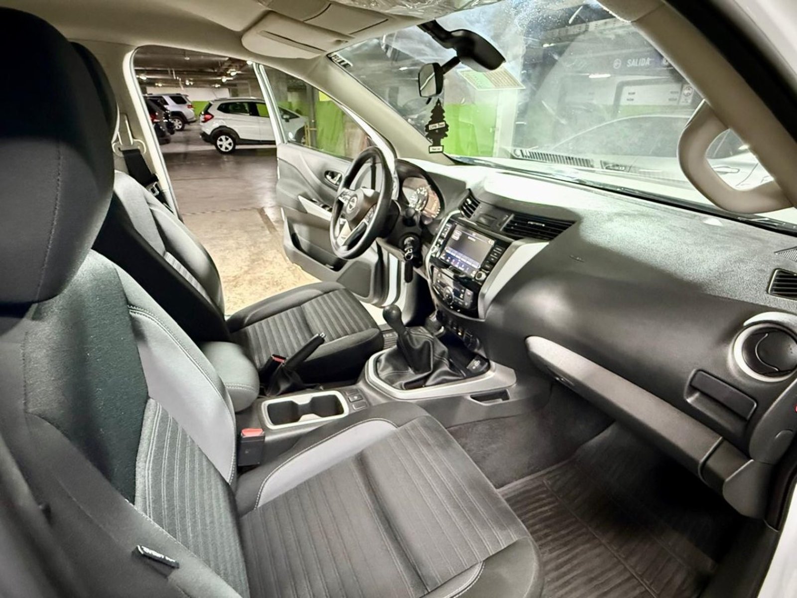 Nissan NAVARA XE MT 4X4 Poco uso, excelente estado 2025 - Imagen 8 de 10