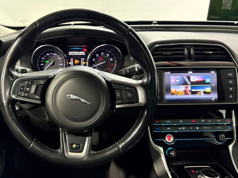 Jaguar XE 2017 - Imagen 13 de 15
