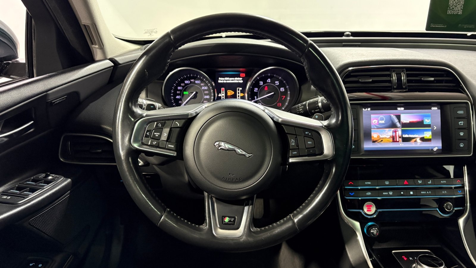 Jaguar XE 2017 - Imagen 13 de 15
