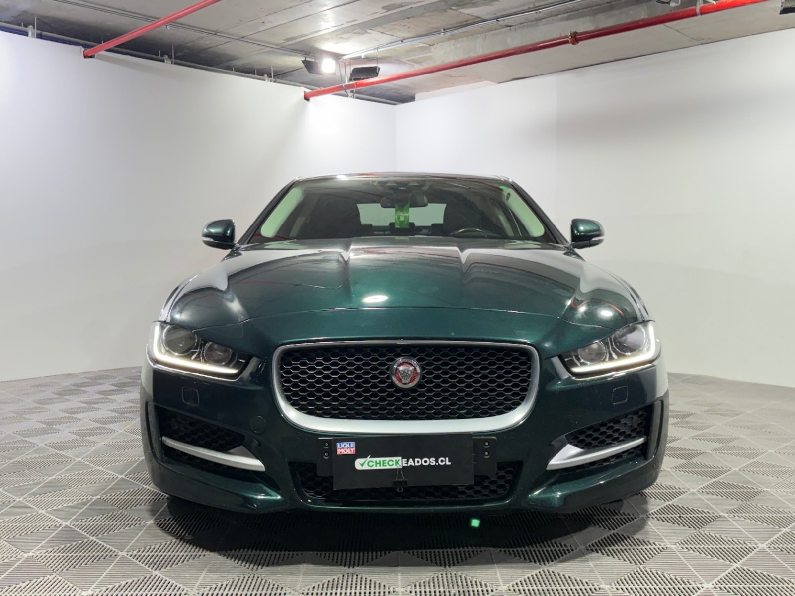 Jaguar XE 2017 - Foto 2 de 15